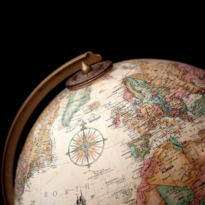 Un globe mappemonde de style ancien